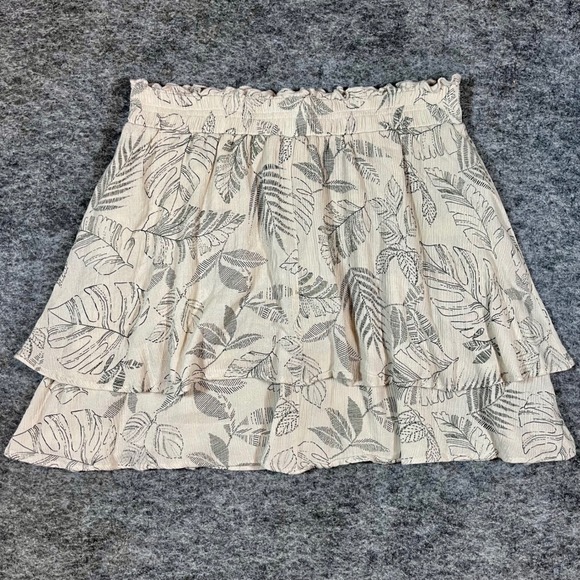 Paper Crane Dresses & Skirts - Paper Crane Tiered Mini Skirt Womens M Cream Tropical Ruffle‎ Coastal Beach Boho